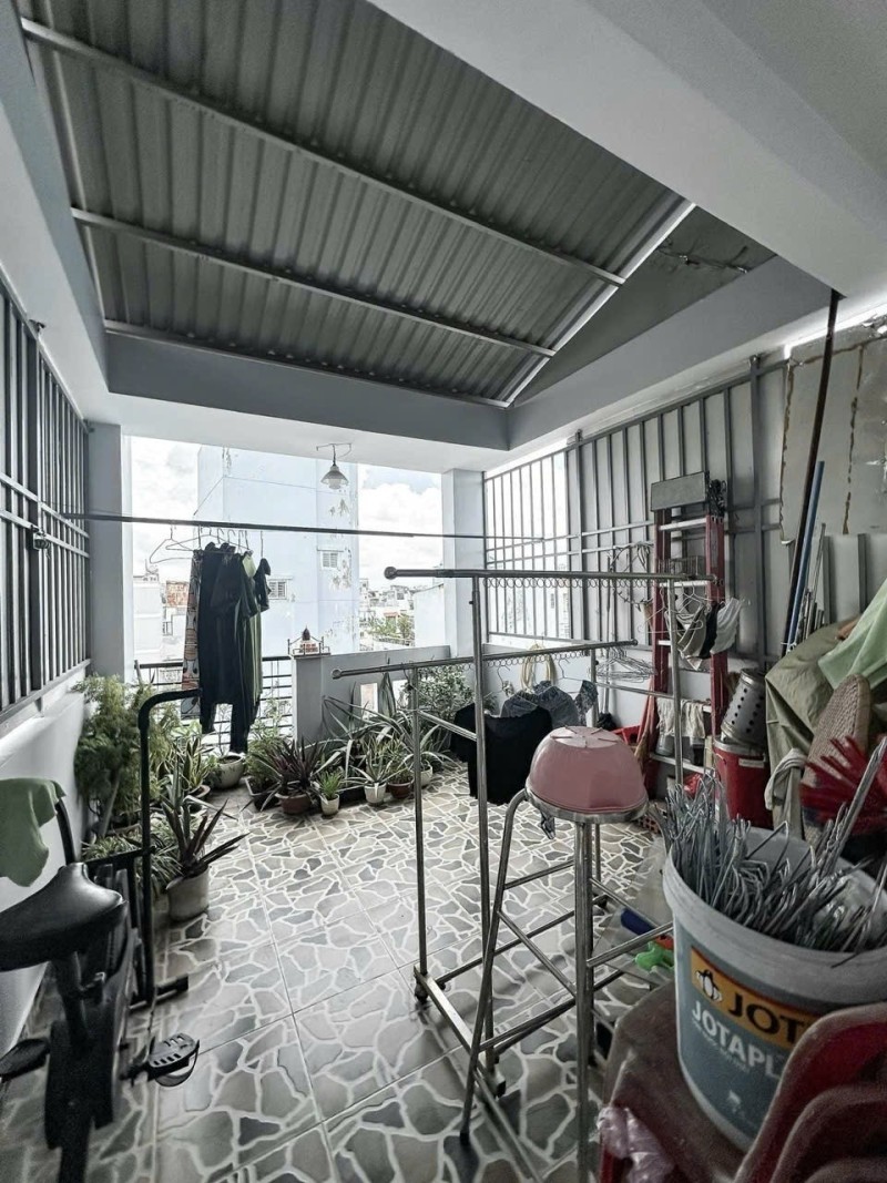 NHÀ 5 TẦNG TÔN ĐẢN QUẬN 4 – GIÁ CHỈ 5 TỶ – NGAY TRUNG TÂM – Ở NGAY HOẶC KHAI THÁC CHDV 5