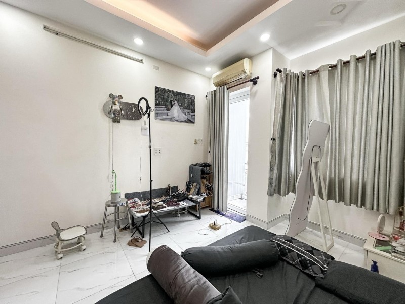 NHÀ 5 TẦNG TÔN ĐẢN QUẬN 4 – GIÁ CHỈ 5 TỶ – NGAY TRUNG TÂM – Ở NGAY HOẶC KHAI THÁC CHDV 2