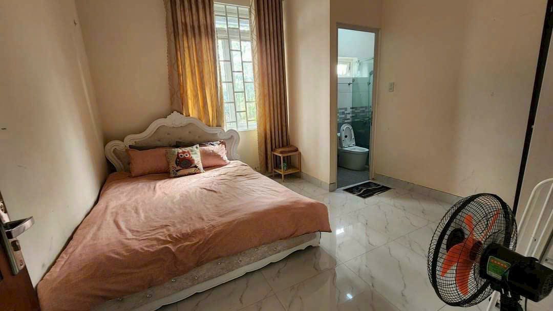 Cần tiền Bán gấp Nhà 2 mặt tiền đường Thánh Tâm, Đà Lạt 98m2 giá 7.5 tỷ 2