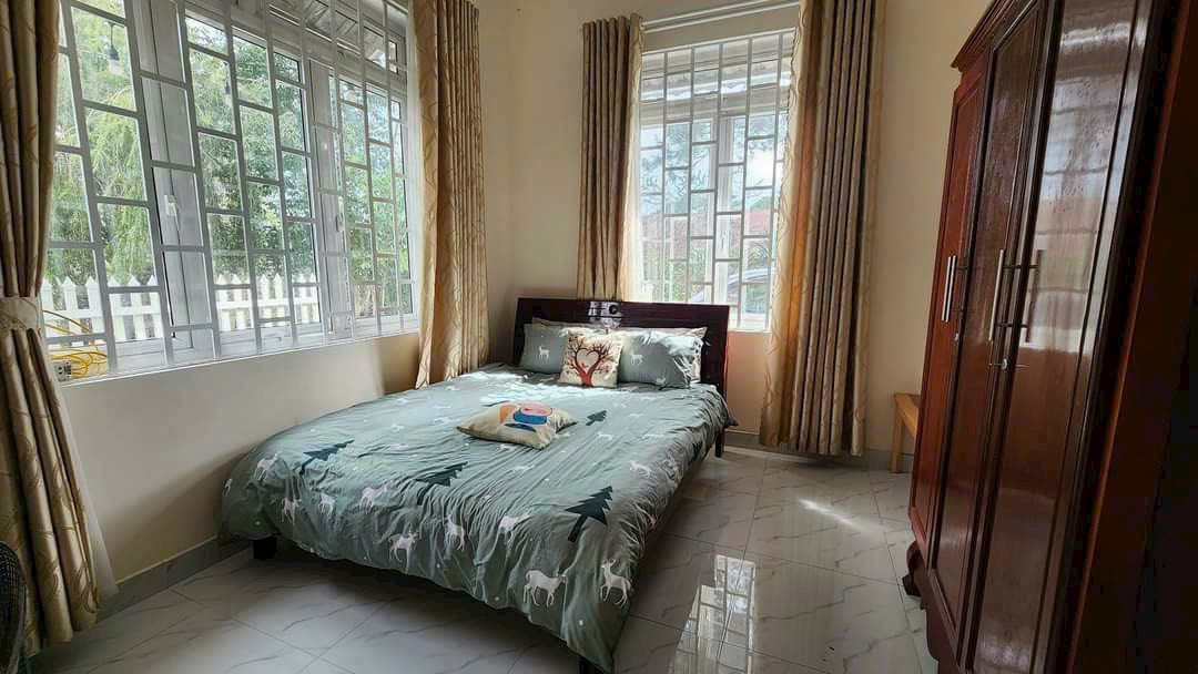 Cần tiền Bán gấp Nhà 2 mặt tiền đường Thánh Tâm, Đà Lạt 98m2 giá 7.5 tỷ