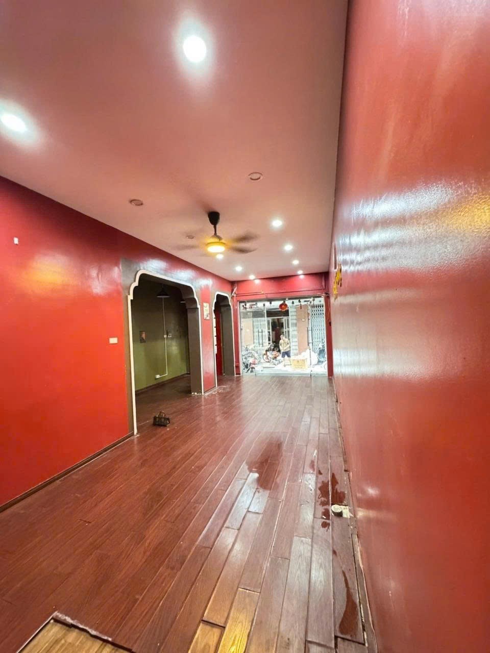 Cho thuê nhà riêng ngõ 121 Thái Hà, Đống Đa 50m x 5T, MT 5m giá 20 triệu, ô tô tránh 2
