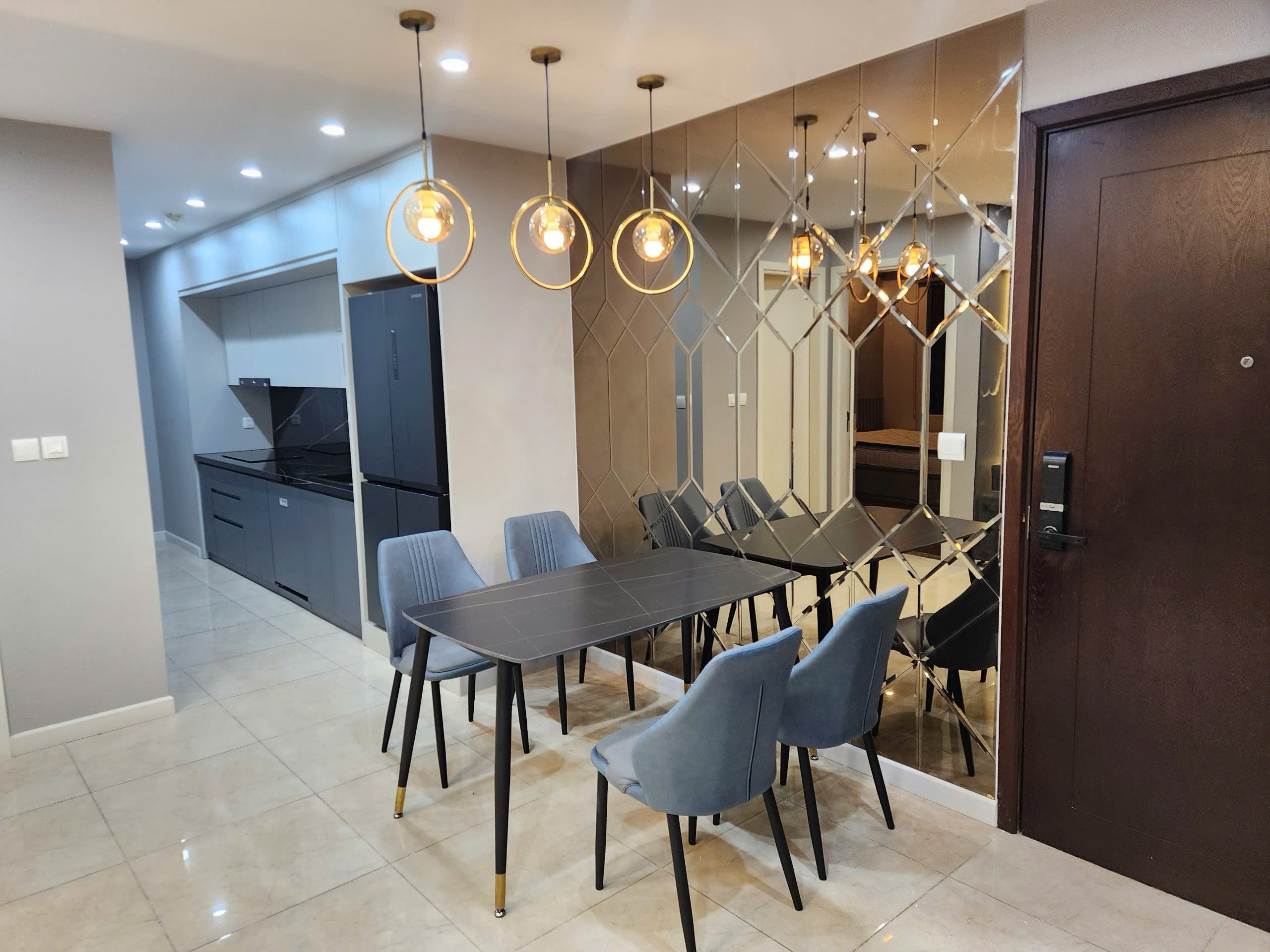 Bán căn 2PN RẺ NHẤT - Vinhomes D'Capitale - 7.3 tỷ bao phí 3