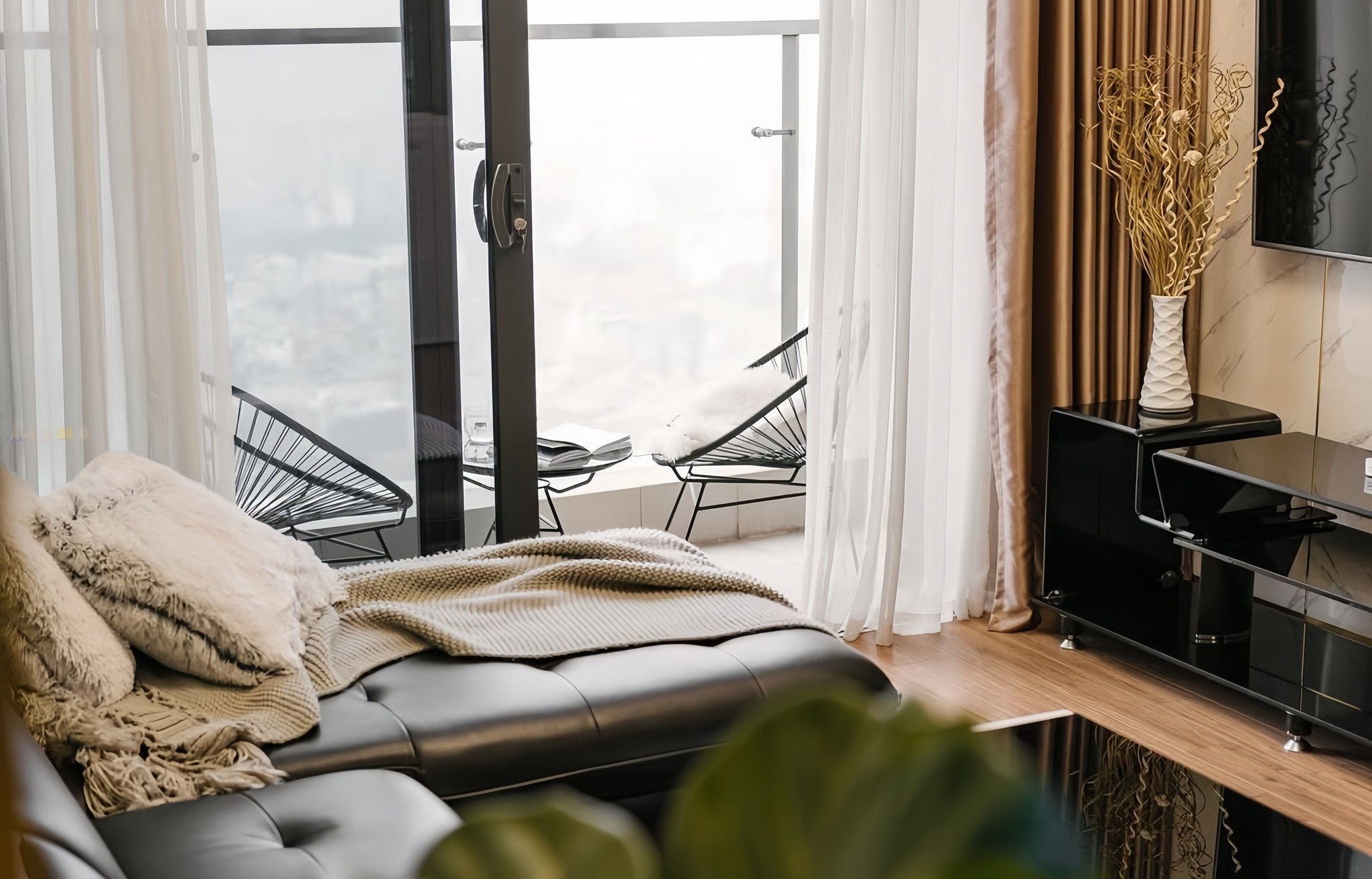 BÁN CĂN 2PN dt 73m2 Vinhomes D'Capitale - FULL ĐỒ giá 7.3 tỷ 2