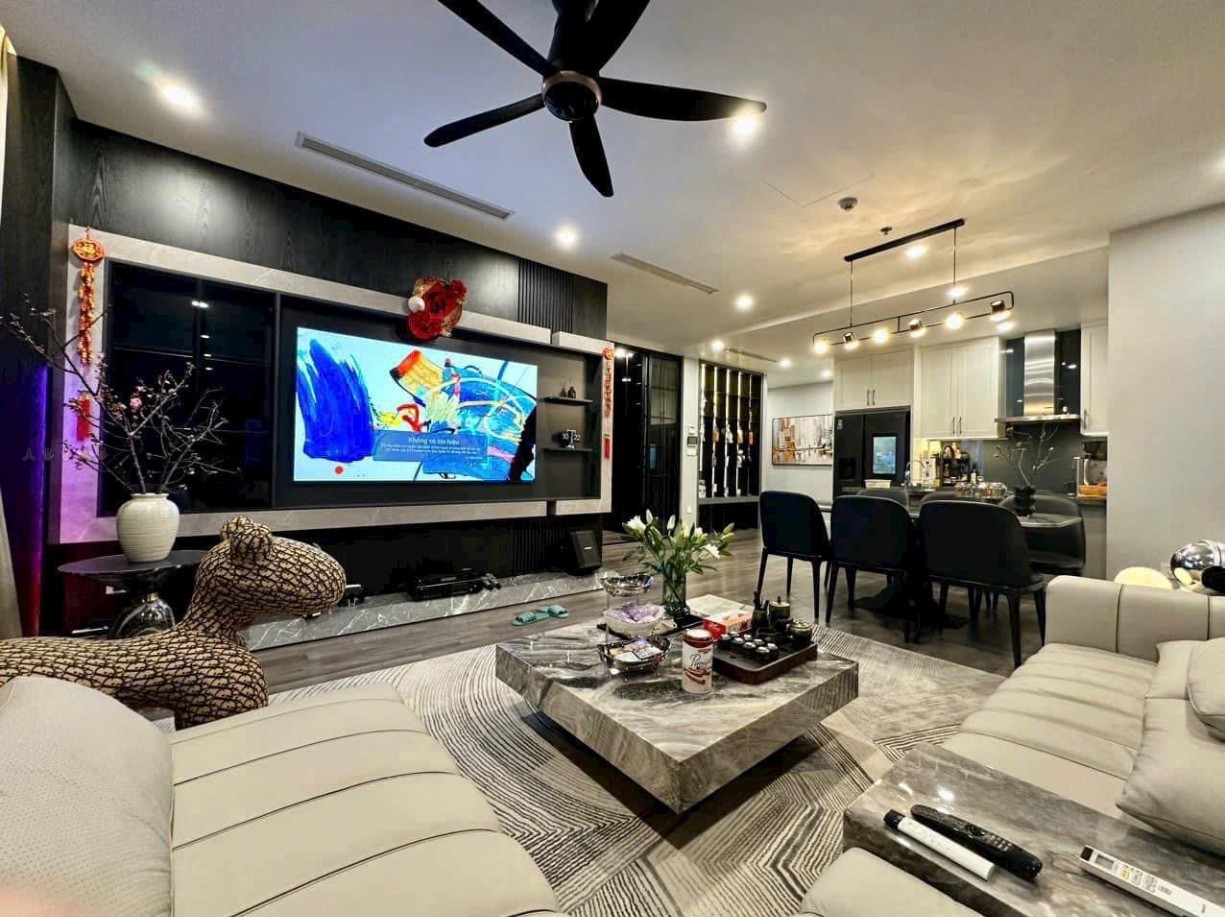 Bán căn hộ 3PN – VIEW HỒ tạiI C7 Vinhomes D'Capitale, giá 11.4 tỷ 2