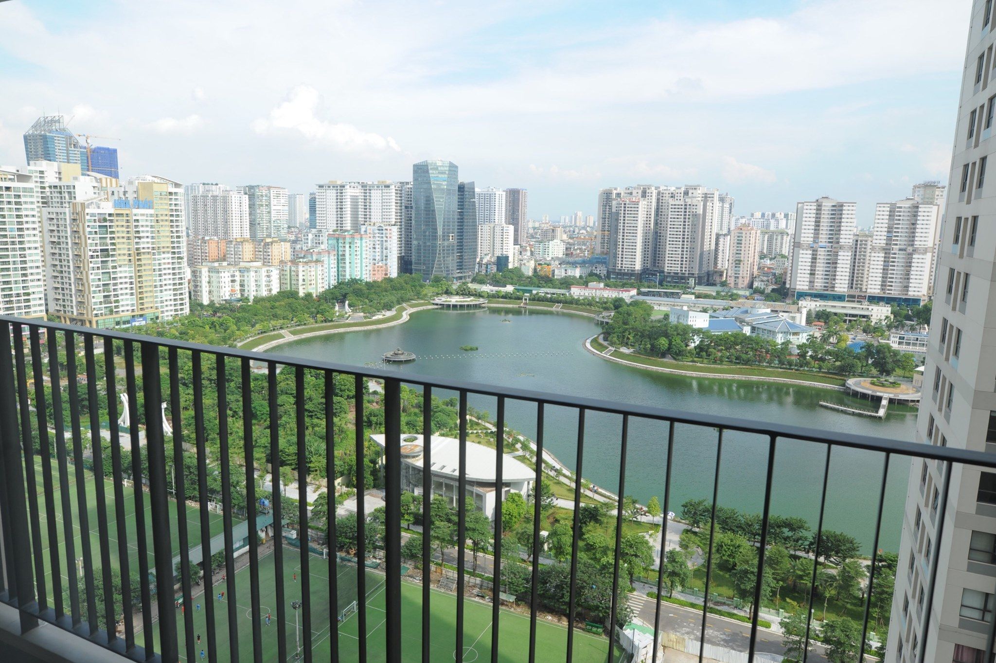 Bán nhanh căn 2 ngủ Vinhomes D'Capitale - HOA HẬU VIEW HỒ