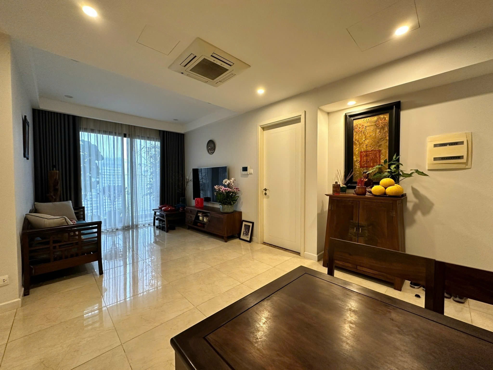 Bán căn hộ 2PN Vinhomes D'Capitale VIEW HỒ giá chỉ 100tr/m2