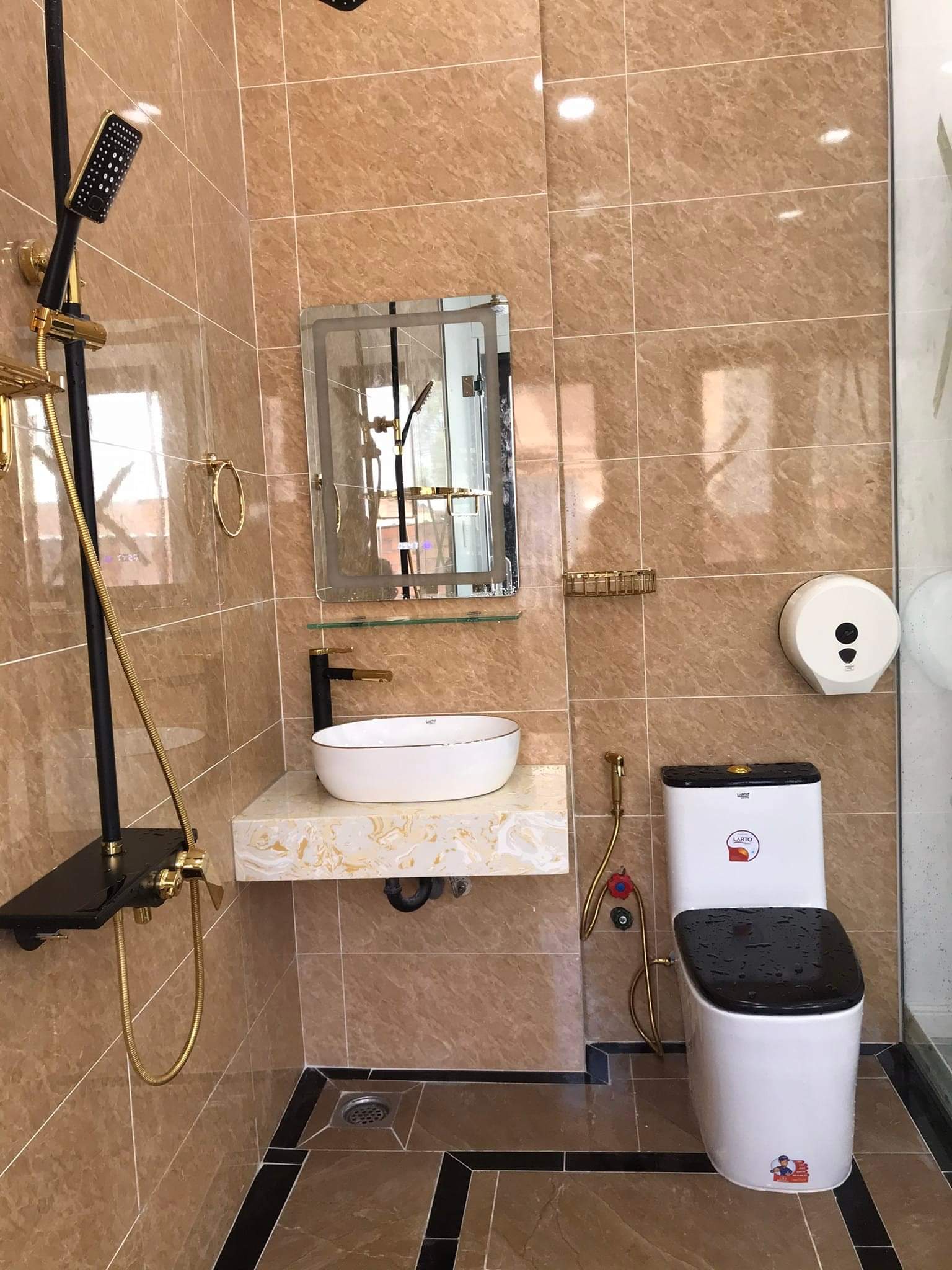 Mình cho thuê nhà lô góc, mới, Nam Trung Yên; vỉa hè 98m2* 5T- 30 Tr 3