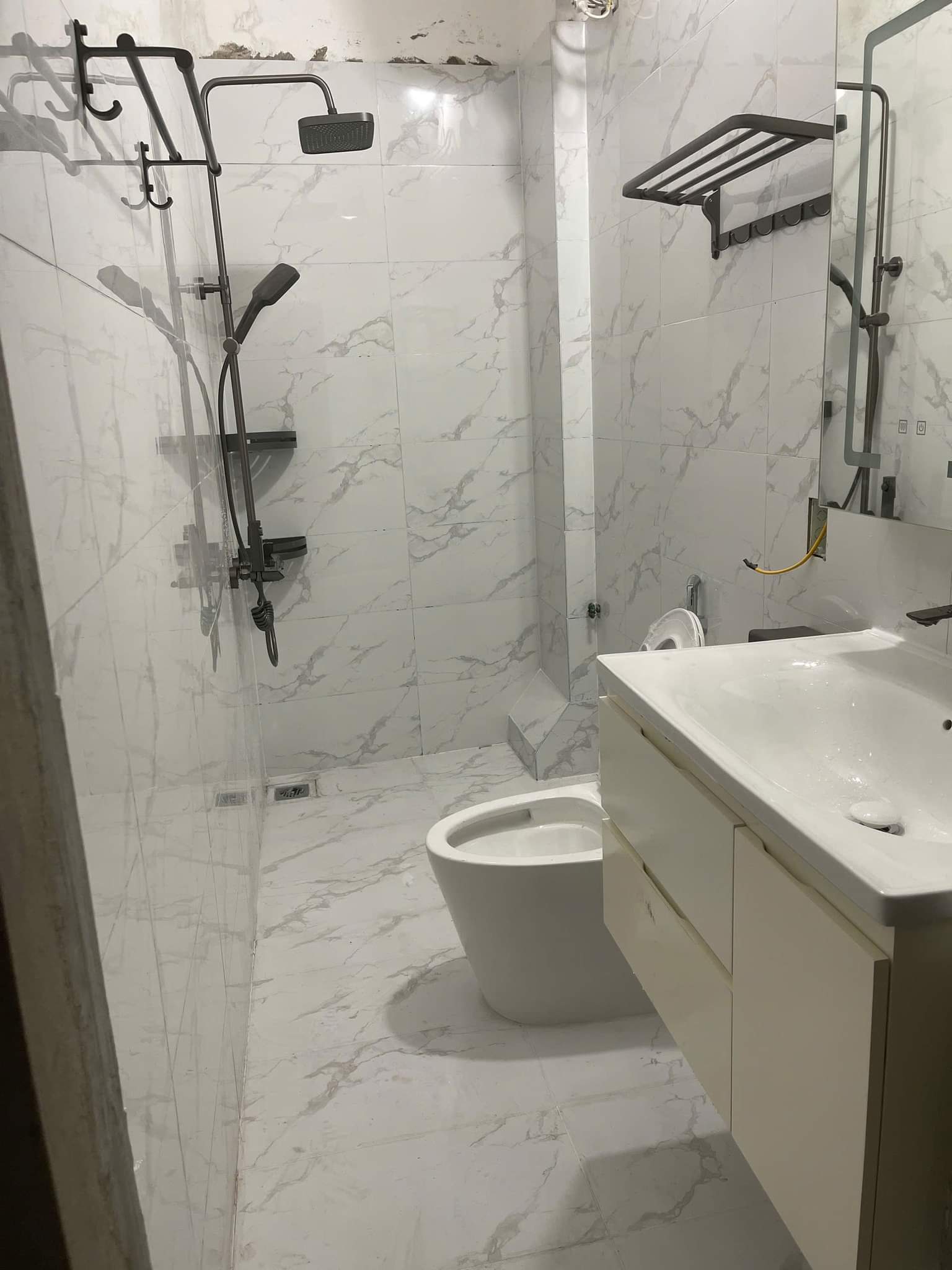 Nhà tôi cho thuê nhà hai cửa đi, mới,vỉa hè, 114m2- 4T, Phố Đào Tấn_44 Tr 3
