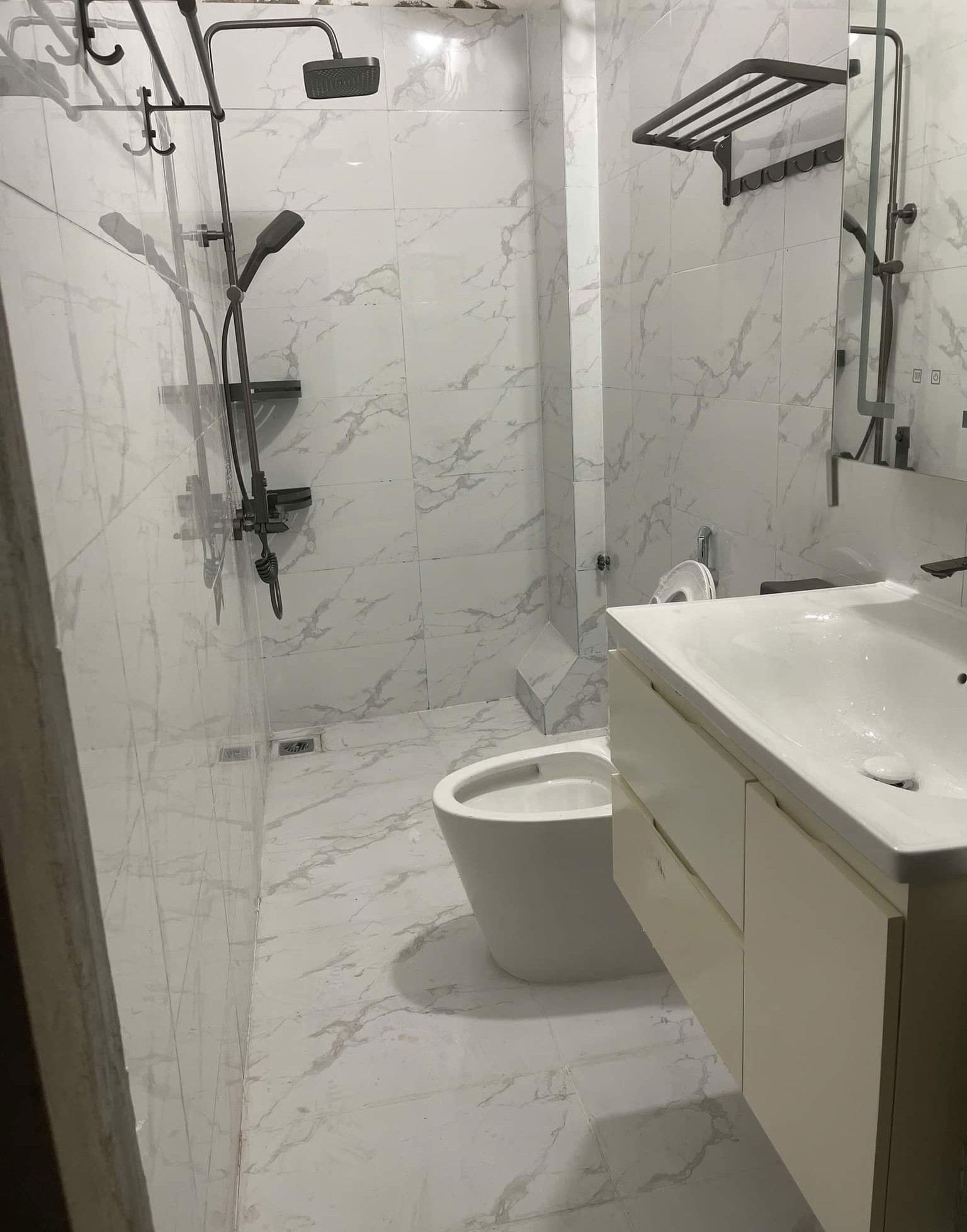 Cho thuê nhà mới, lô góc, thang máy, 112m2_ 4T; vỉa hè, Giảng Võ-44 Tr 3