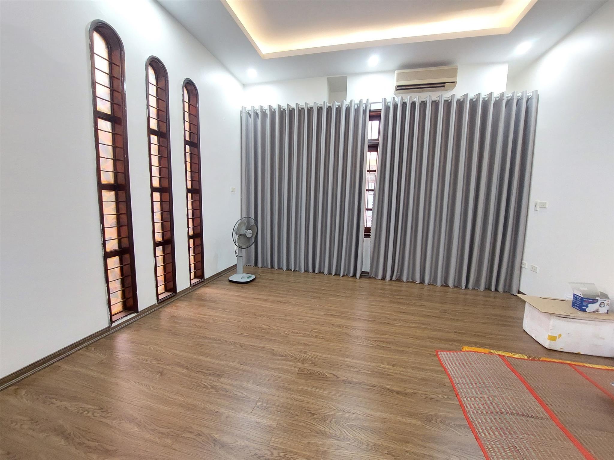 Bán nhà mặt phố Ngọc Lâm 68m2, 5 tầng, kinh doanh đỉnh, giá cực hiếm 3