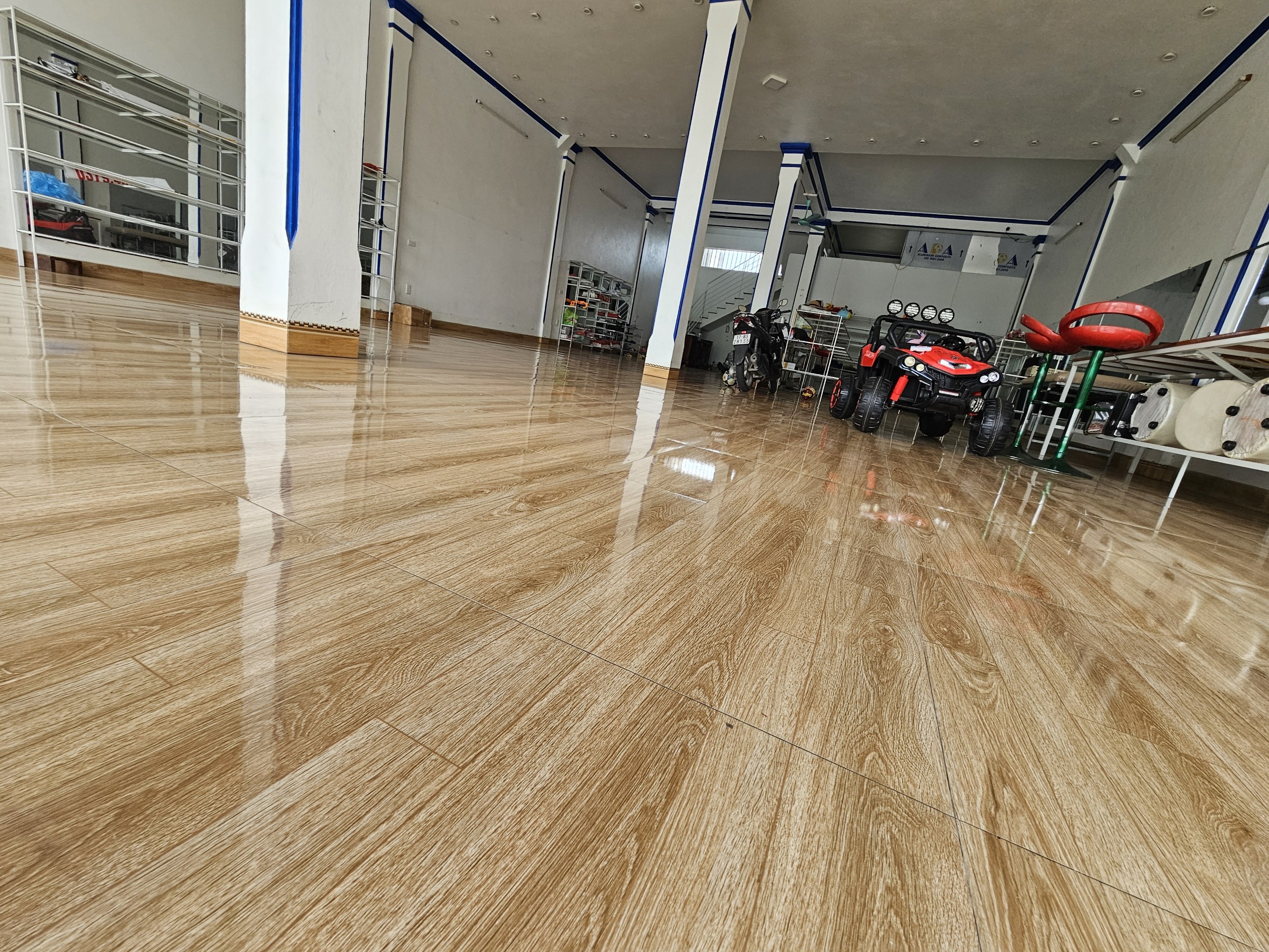 BÁN NHÀ MÁI BẰNG, ĐƯỜNG 39, KINH DOANH, DT 210M MT 7M GIÁ NHỈNH 2 TỶ. 2
