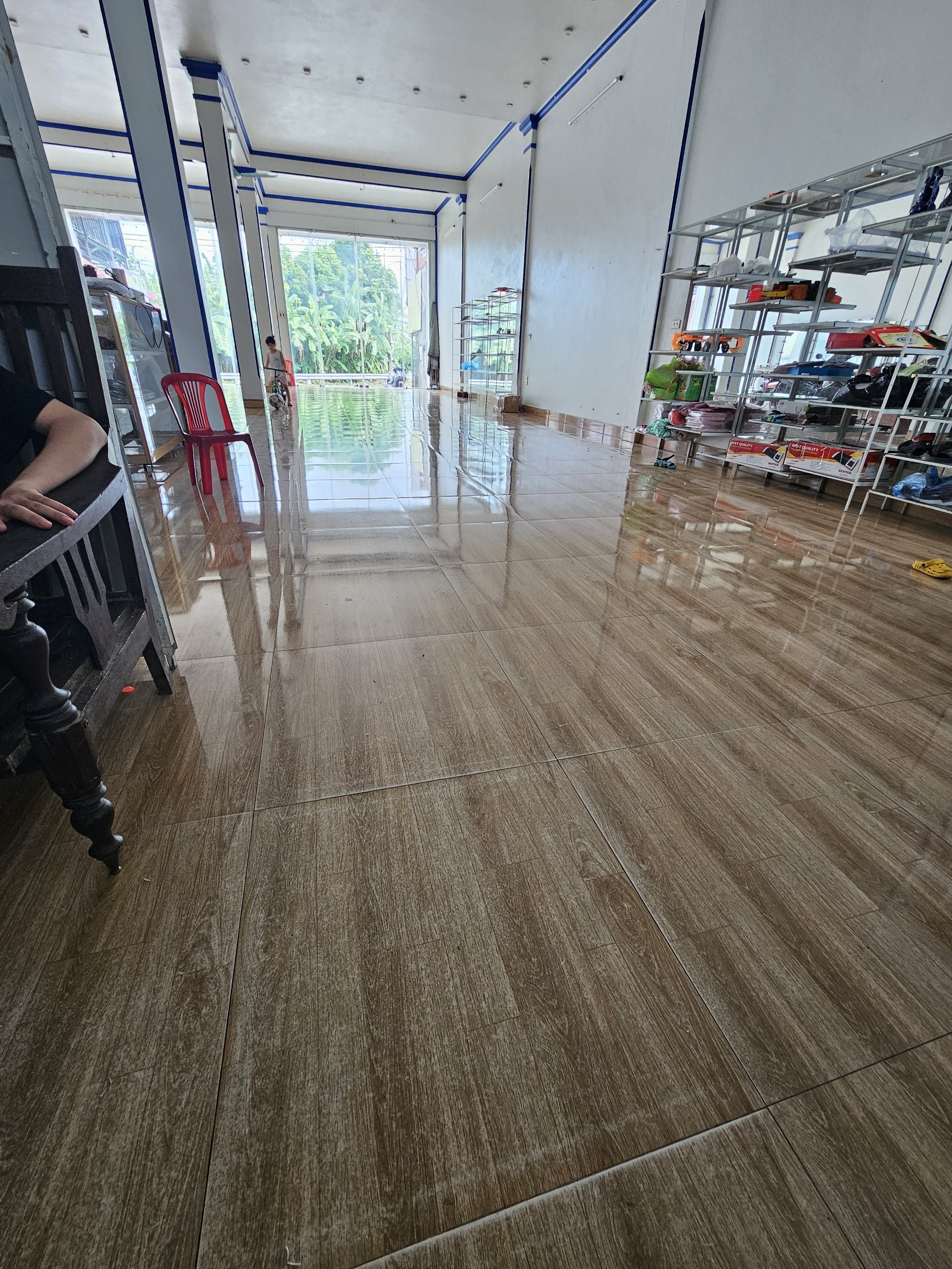 BÁN NHÀ MÁI BẰNG, ĐƯỜNG 39, KINH DOANH, DT 210M MT 7M GIÁ NHỈNH 2 TỶ.