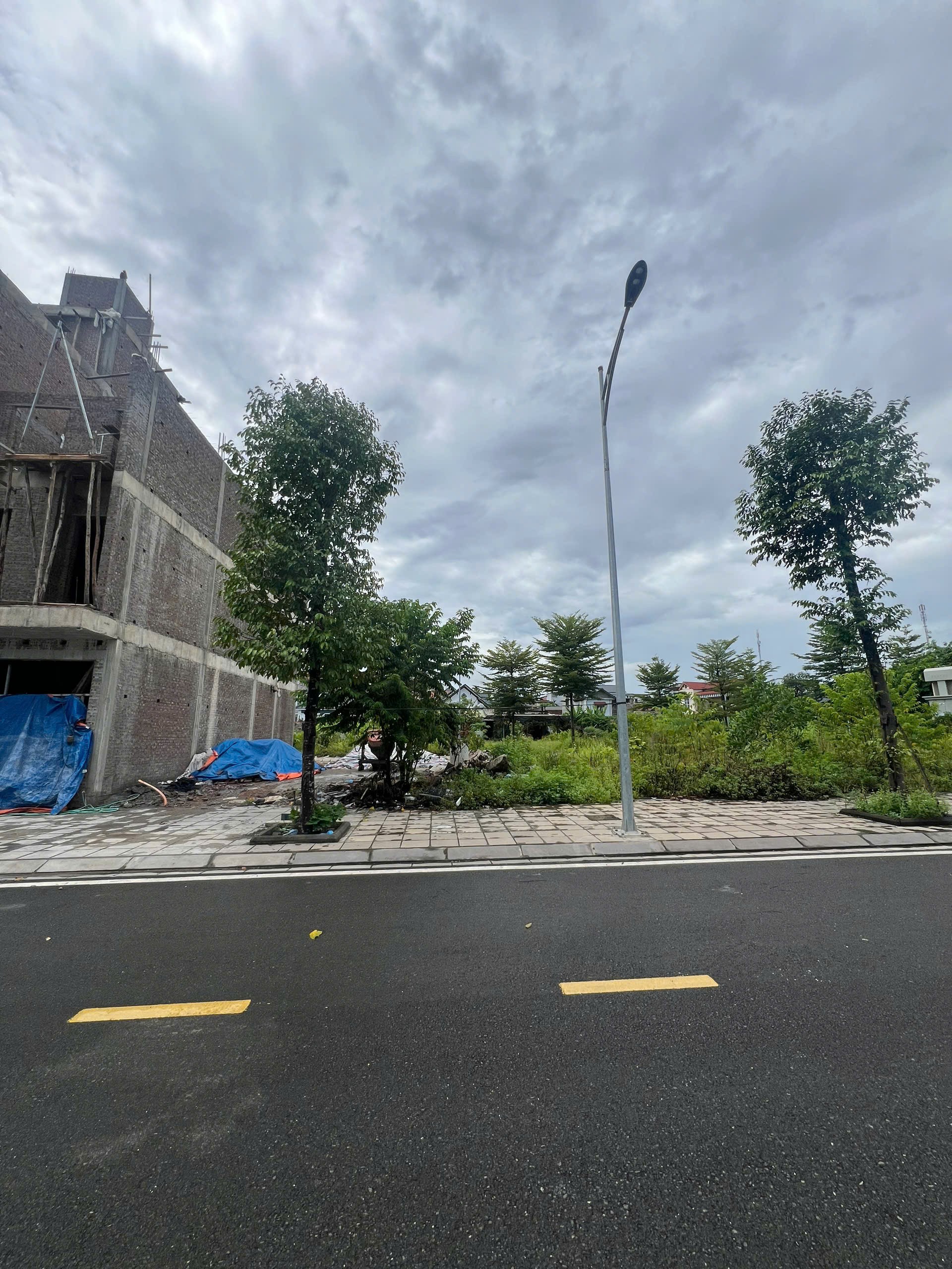 Duy nhất 1 lô đất nền 92m2 mà lại 2 mặt tiền ngay trung tâm hành chính Lương Sơn. 2