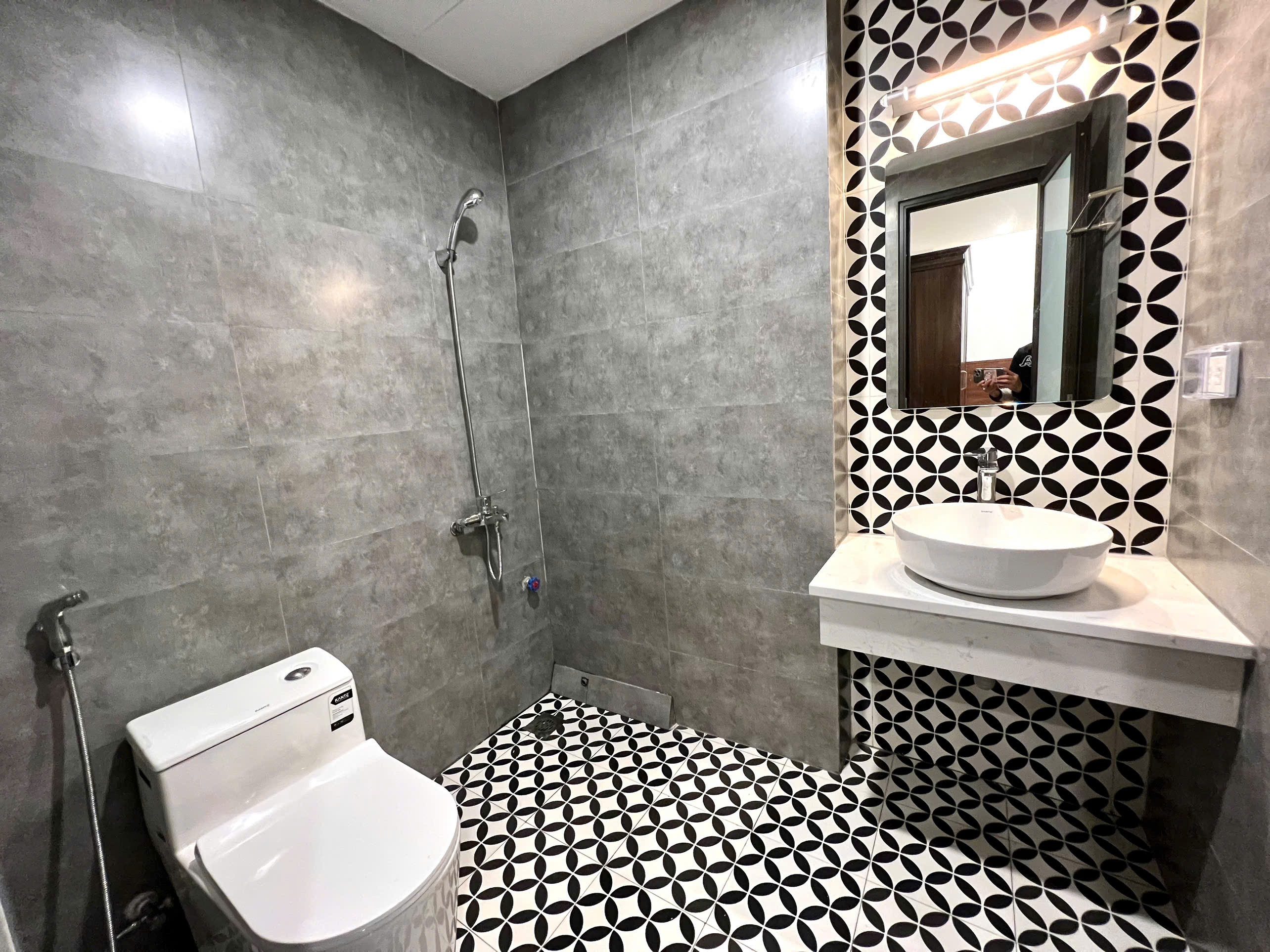 Cần bán tòa Căn hộ Dịch vụ Hồng Tiến Long Biên 135m2 7 tầng thang máy 160tr/th 5