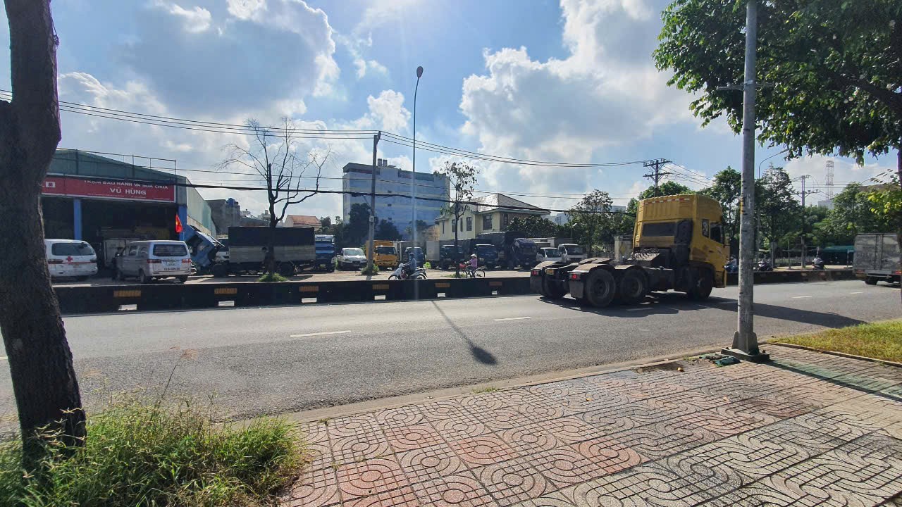 BÁN ĐẤT CHỈ 73 TRIỆU/M2 – FULL THỔ – ĐƯỜNG 30M  MẶT TIỀN LÊ THỊ RIÊNG 3