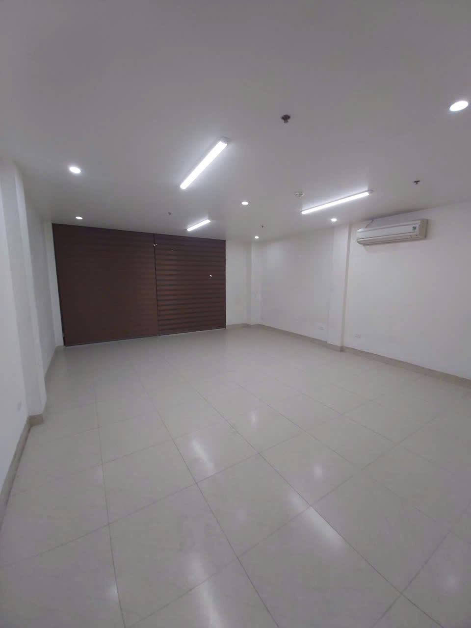 Cho thuê MP Ngô Xuân Quảng.Gia Lâm, Hà Nội, 100m2x6T, MT 8m, thang máy, tầng hầm, PCCC vị trí KD 4