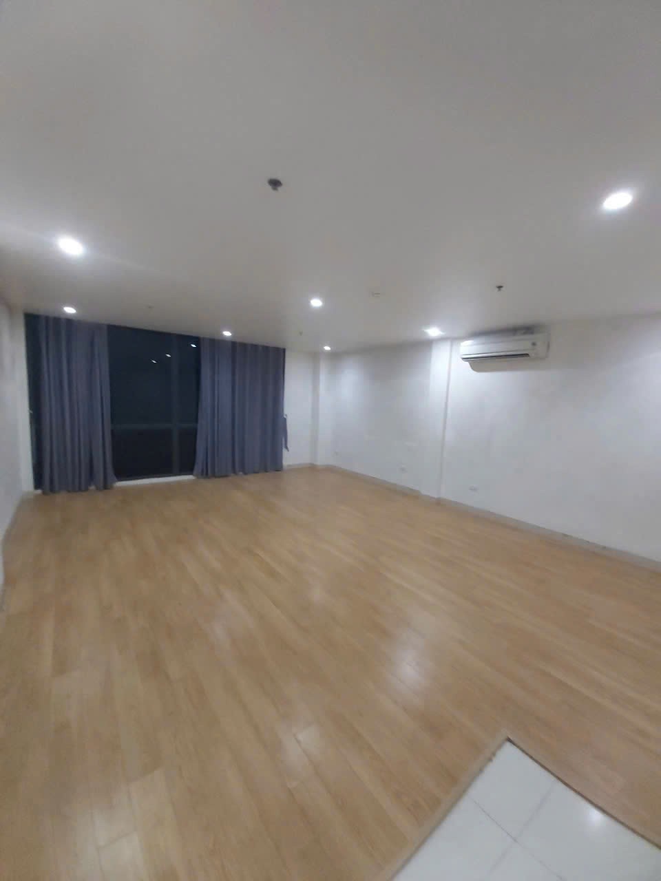 Cho thuê tòa MP Ngô Xuân Quảng.Gia Lâm, Hà Nội, 110m2x6T, MT 8m, thang máy, tầng hầm, PCCC vị trí 3