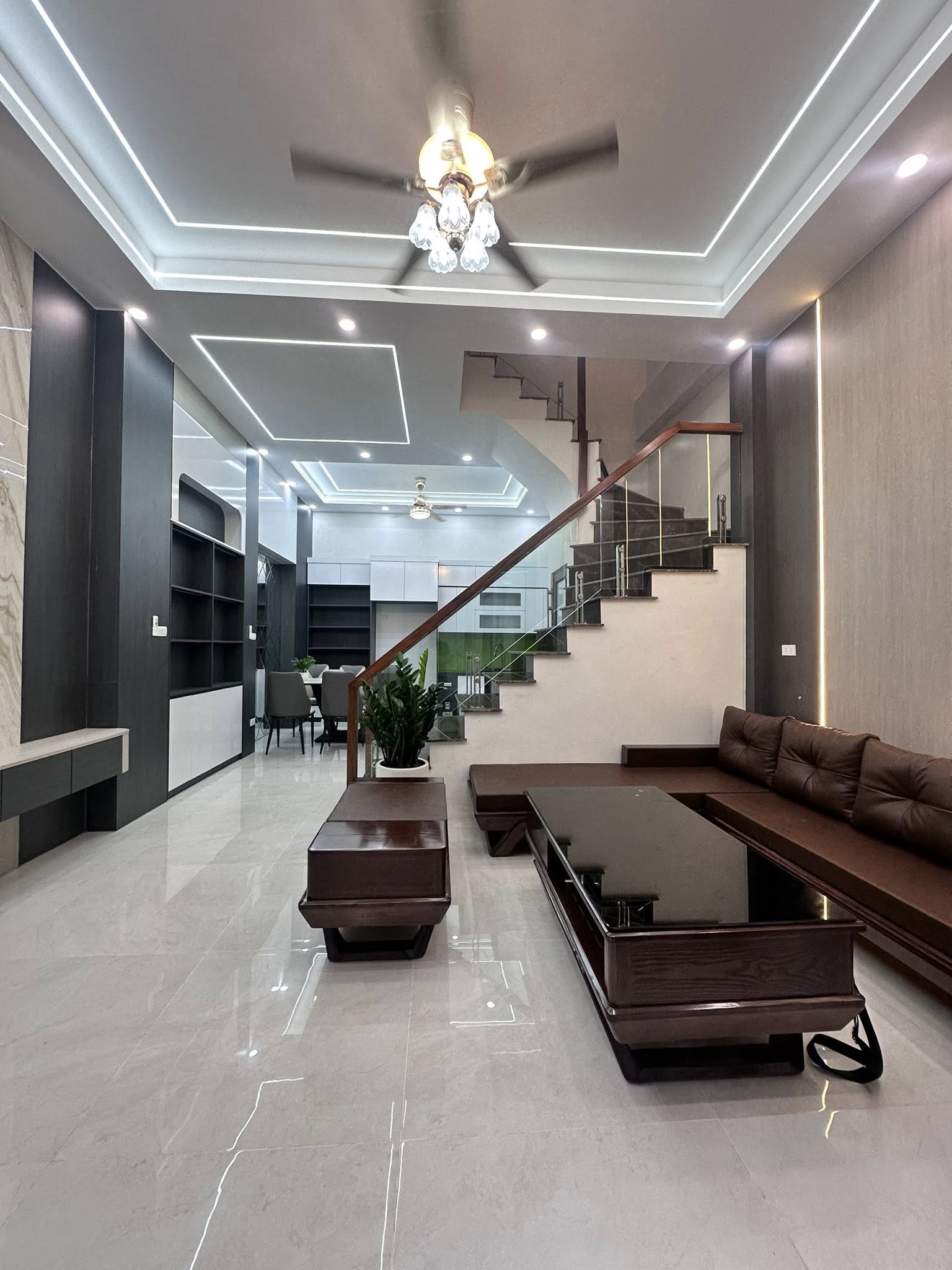 CẦN BÁN NHÀ QUAN NHÂN THANH XUÂN, DT65M2 GARA OTO THANG MÁY, KINH DOANH, CHỈ 16.5 TỶ 2