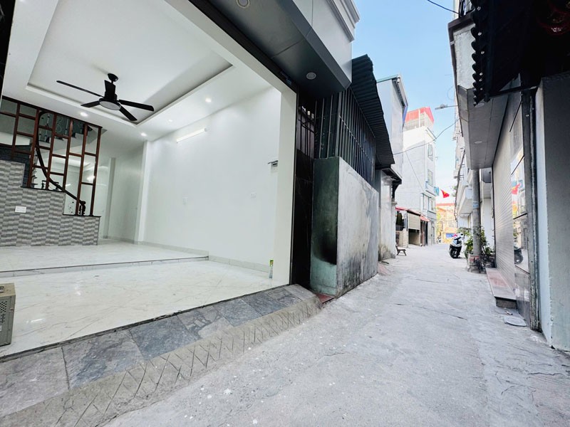 Bán Gấp Nhà 4,5 Tầng 48,2m2 Thạch Bàn - Ô Tô Tránh Gần Kề, Gần Chợ Đồng Dinh, Sổ Đỏ Sẵn Sàng! 2