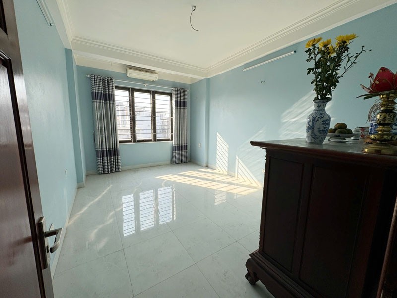 Bán nhà 4 tầng mặt phố 36 Cổ Linh 93m2 – Sau nhà có đường rộng 2,5m, gần Aeon, sổ đỏ chính chủ 4