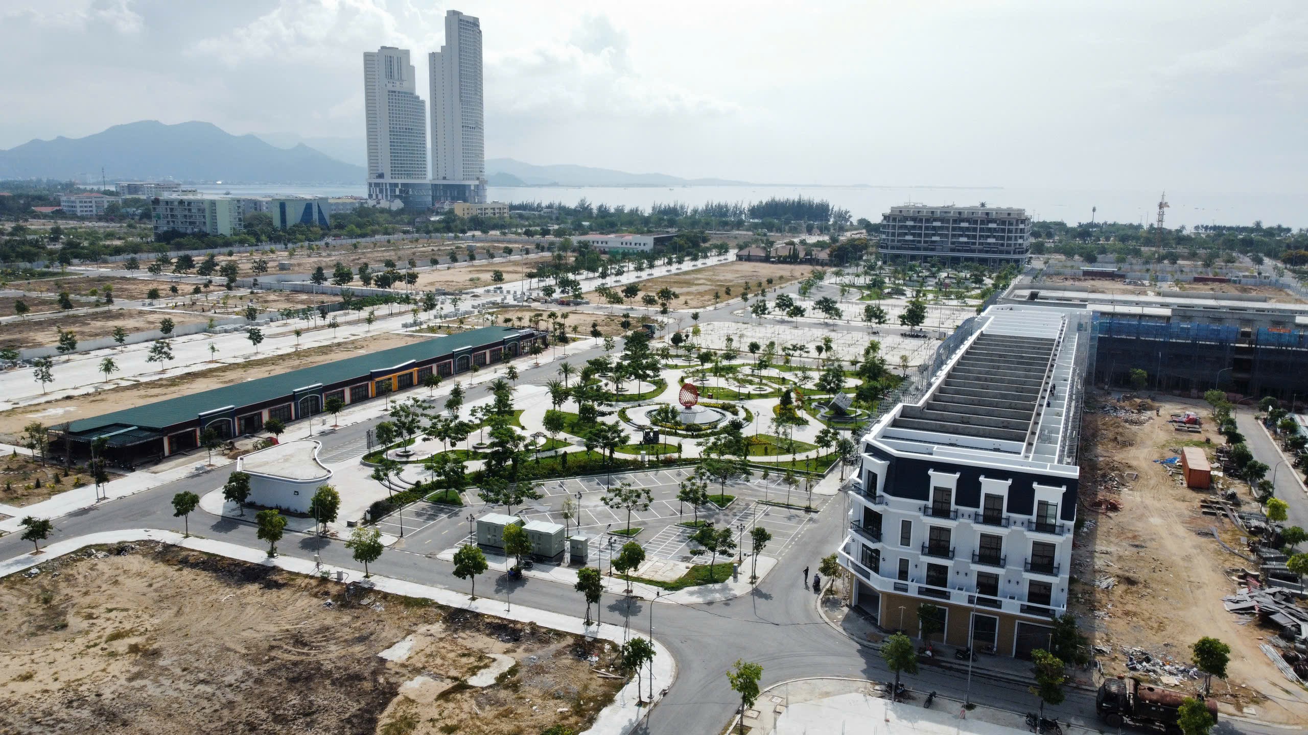 Bán nhà bốn tầng ở Khu đô thị Biển Bình Sơn Khánh Hoà 5