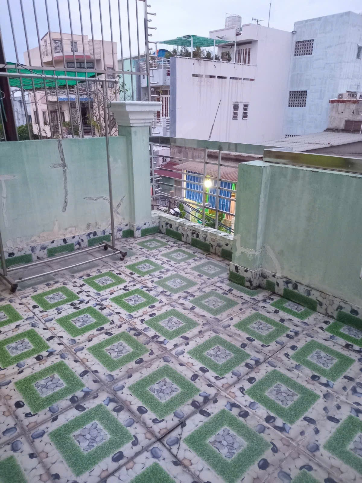 LẠC LONG QUÂN - Q11 - HẺM XE HƠI - 3 TẦNG - 5 PN 3WC ST- GIÁ 7 TỶ 4