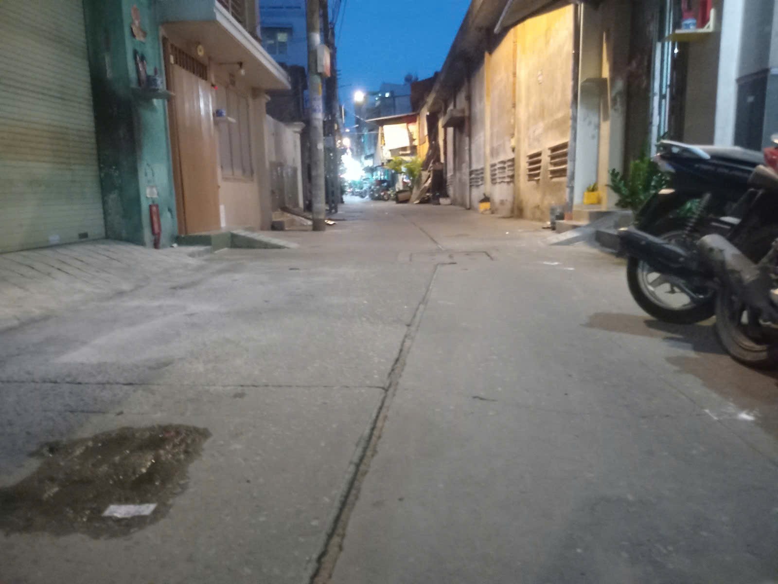LẠC LONG QUÂN - Q11 - HẺM XE HƠI - 3 TẦNG - 5 PN 3WC ST- GIÁ 7 TỶ 6