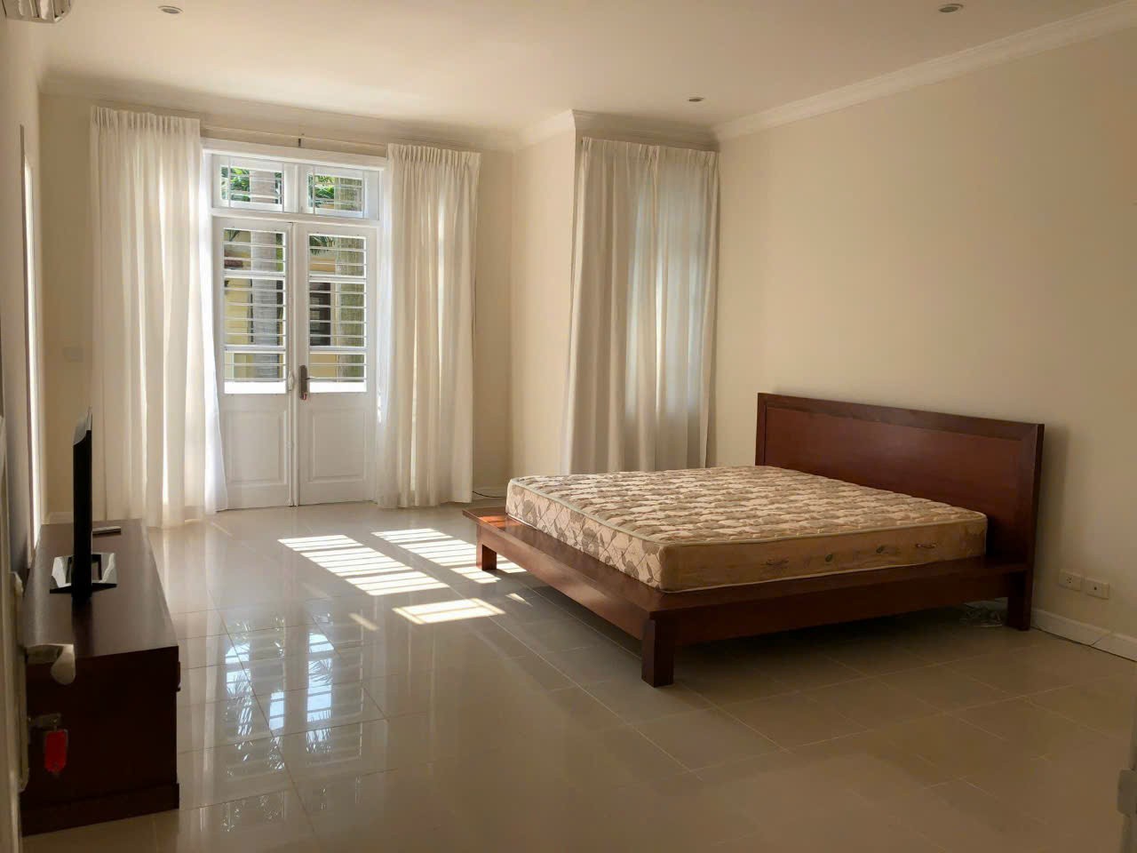 BIỆT THỰ SANG TRỌNG 180M2 KHU CIPUTRA - VỊ TRÍ VÀNG, GIÁ TỐT NHẤT CHỈ 64 TỶ 3