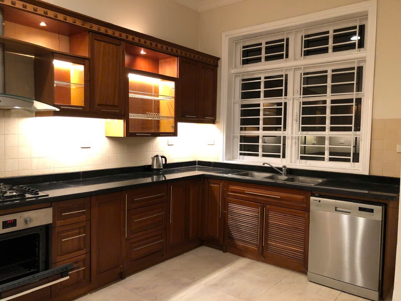 BIỆT THỰ SANG TRỌNG 180M2 KHU CIPUTRA - VỊ TRÍ VÀNG, GIÁ TỐT NHẤT CHỈ 64 TỶ 2