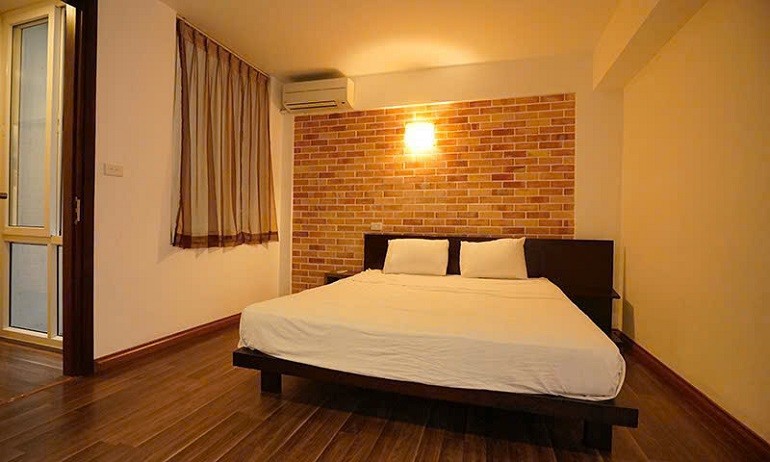 Cho thuê căn hộ 1PN rộng 65m2 tại Đặng Thai Mai, Tây Hồ, đủ đồ, ban công to 4