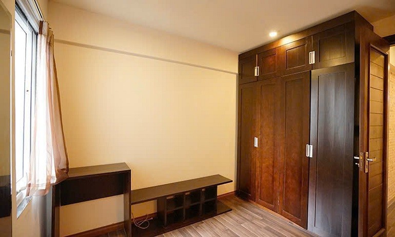Cho thuê căn hộ 1PN rộng 65m2 tại Đặng Thai Mai, Tây Hồ, đủ đồ, ban công to 6