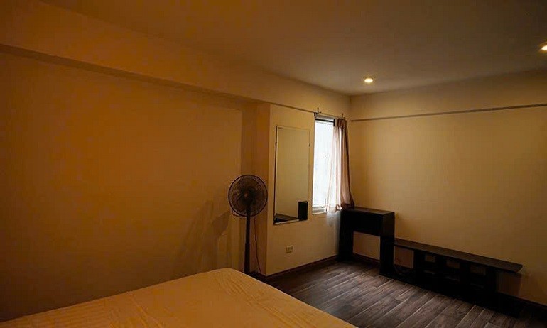 Cho thuê căn hộ 1PN rộng 65m2 tại Đặng Thai Mai, Tây Hồ, đủ đồ, ban công to 8