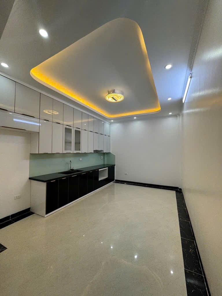 Nhà đẹp Liên Mạc - Gần UBND phường Thượng Cát – 30m² x 5 tầng – ô tô đỗ cổng – 5,4 Tỷ 2