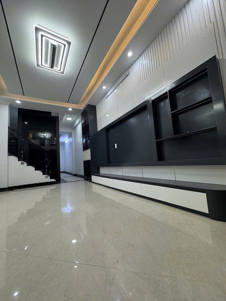 Nhà đẹp Liên Mạc - Gần UBND phường Thượng Cát – 30m² x 5 tầng – ô tô đỗ cổng – 5,4 Tỷ