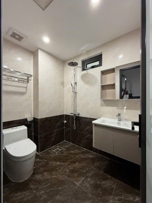 nhà an dương vương, 30m2 x 5 tầng mới tinh, ô tô đỗ gần nhà, mặt tiền 4m, 7 tỷ 3