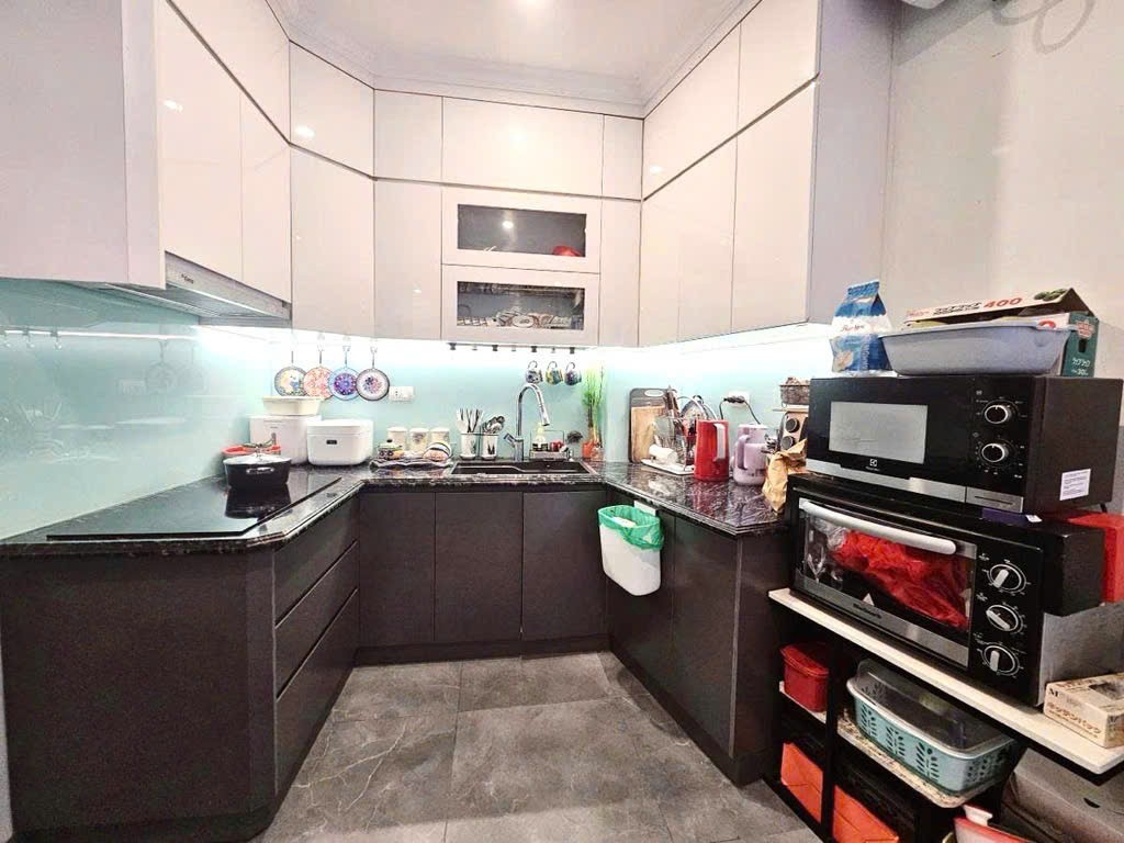 Nhà gần Lạc Long Quân – 33m2 x 5 tầng – Ô tô cách 30m – GIÁ 8.3 TỶ 3
