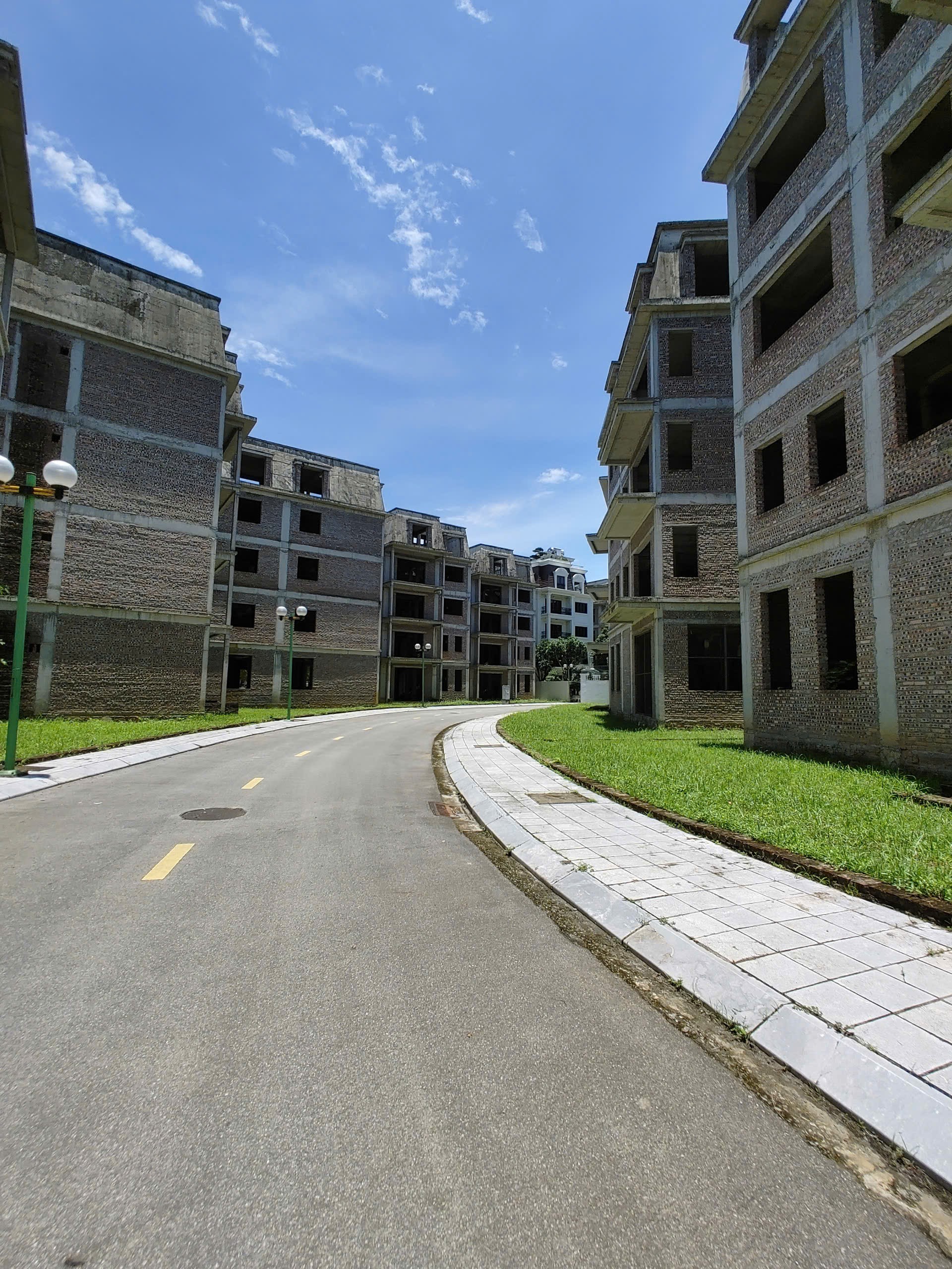 BÁN 230M2 BIỆT THỰ NV24 KĐT LIDECO NGAY GẦN ĐƯỜNG 422 (0915458886)