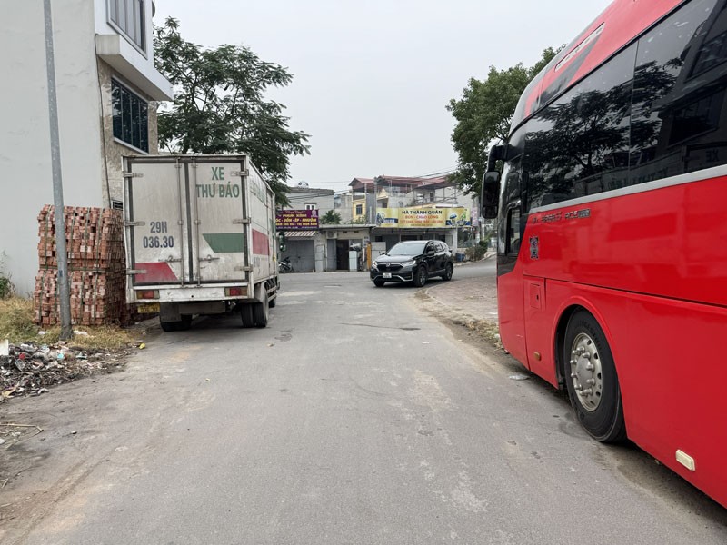 Bán gấp 113,7m2 đất hai đường trước sau đều ô tô tránh tại Làng Cam, Cổ Bi – Gần chợ