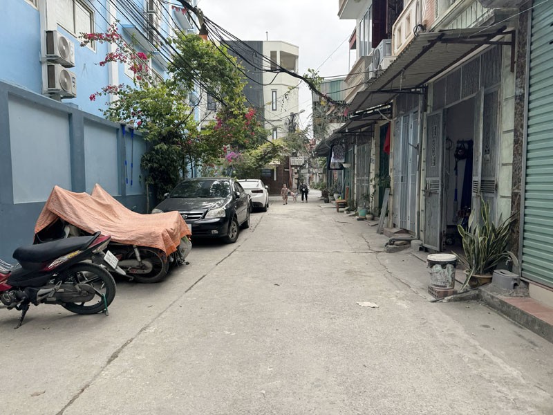 Cần bán 47,4m2 đất tặng nhà 3 tầng cũ tại ngõ 765 Nguyễn Văn Linh. Gần đường Cầu Bây và Cty May 10 2