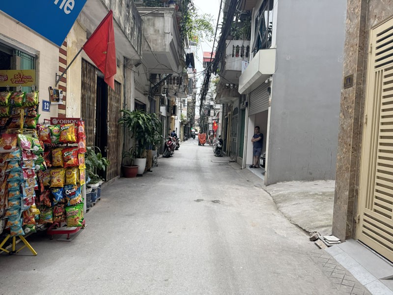 Cần bán 47,4m2 đất tặng nhà 3 tầng cũ tại ngõ 765 Nguyễn Văn Linh. Gần đường Cầu Bây và Cty May 10 5