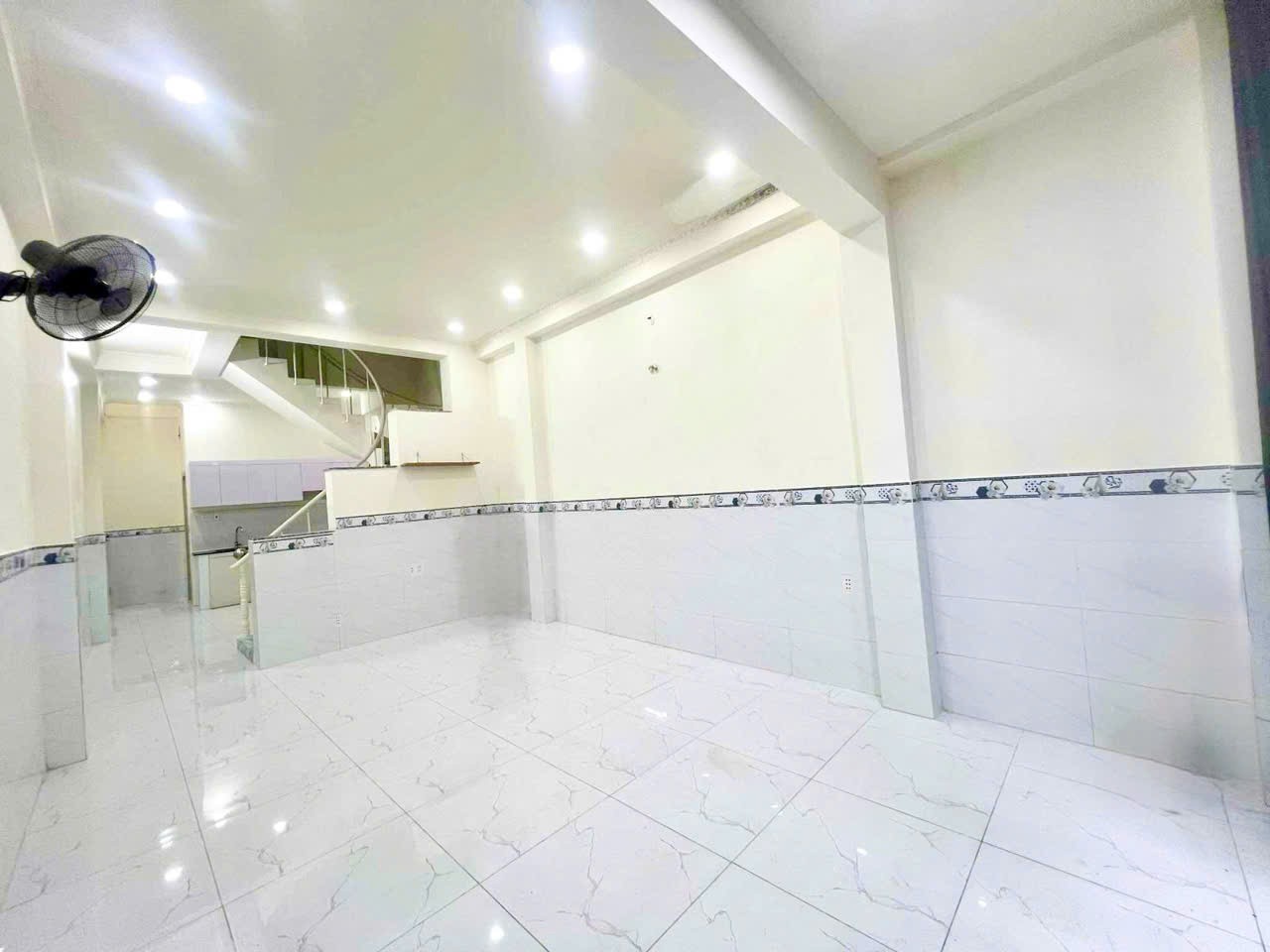 Bán nhà Q10, thông CMT8, oto trong nhà, 44M2, cao 2 tầng 2 phòng: Nhỉnh 6 Tỷ. 4