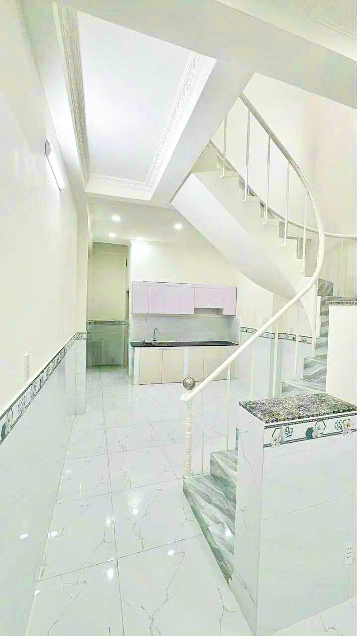 Bán nhà Q10, thông CMT8, oto trong nhà, 44M2, cao 2 tầng 2 phòng: Nhỉnh 6 Tỷ. 3