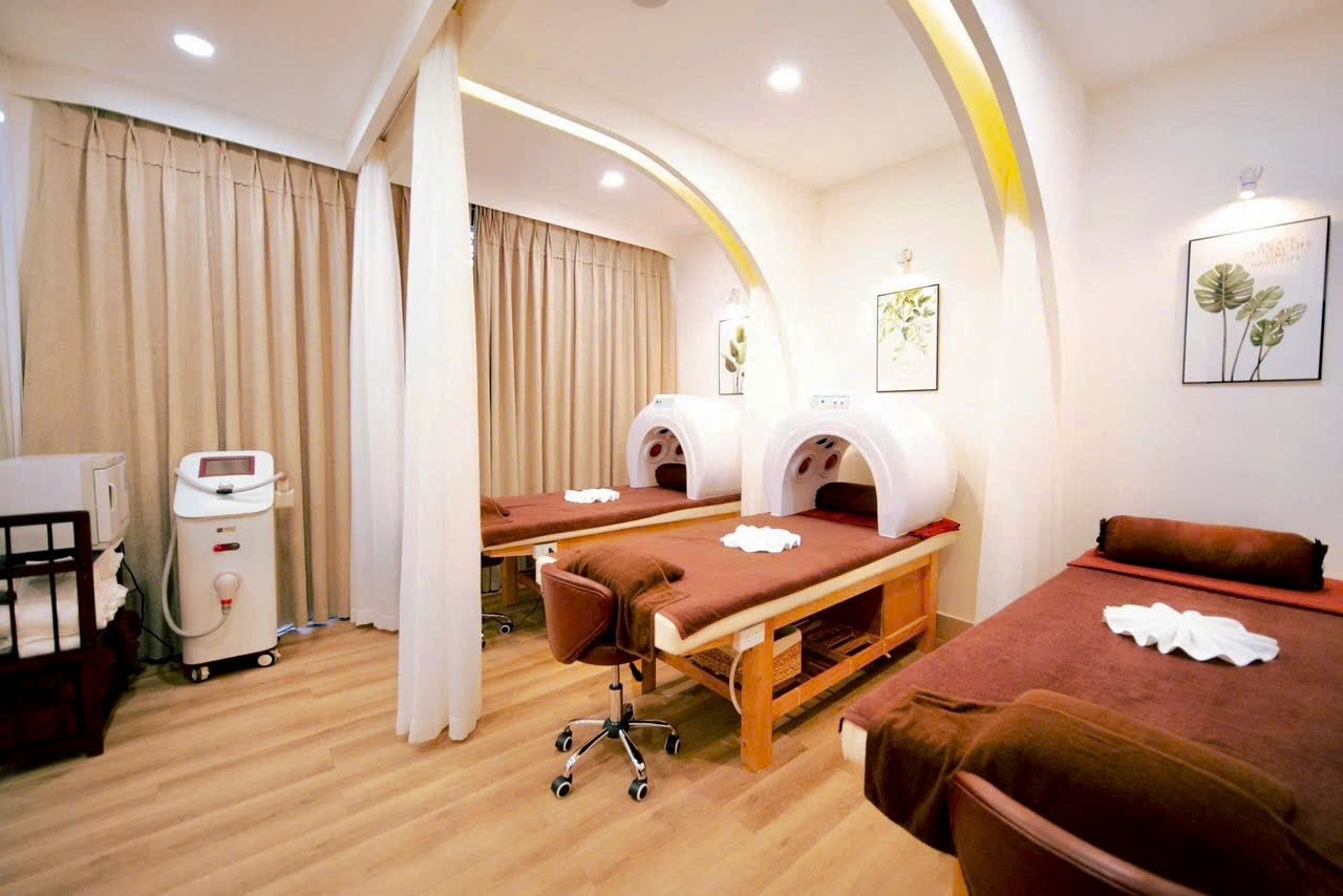 Thuê nguyên căn MẶT TIỀN đường hoa Phan Xích Long- 160m2- 5 tầng 8 Phòng: 85 Triệu. LH: 0933910039 3