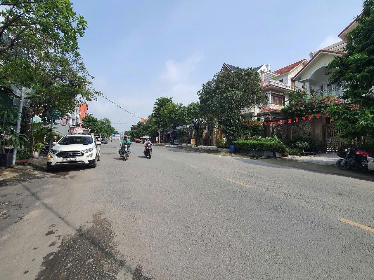 BIỆT THỰ HẦM 2 LẦU + TUM – TRỤC CHÍNH 30M KDC PHÚ NHUẬN – P.THỚI AN, Q.12 2