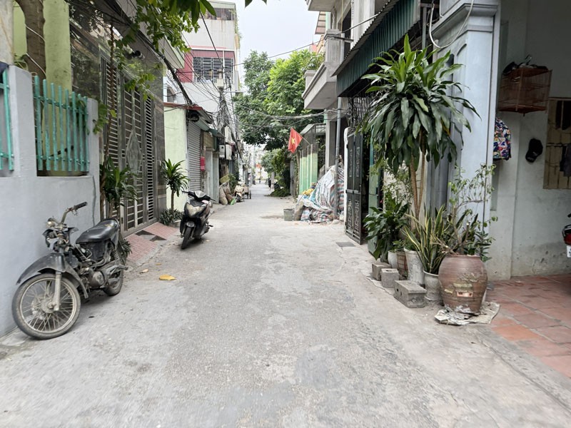 Nhà Cấp 4 Giang Biên 105m2 - Vị Trí Vàng Gần Hồ, Chợ, Khổ Vuông Đẹp, Ô Tô Đỗ Cửa 2