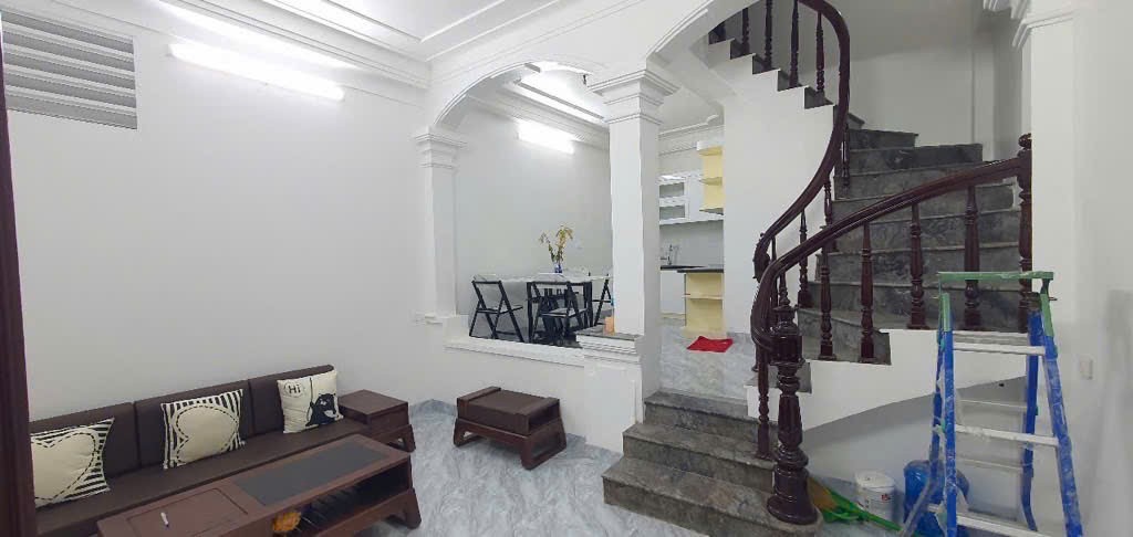 NHÀ HOÀNG QUỐC VIỆT – 40M2 x 5 TẦNG – 2 MẶT THOÁNG – 150M VÀNH ĐAI 2 3