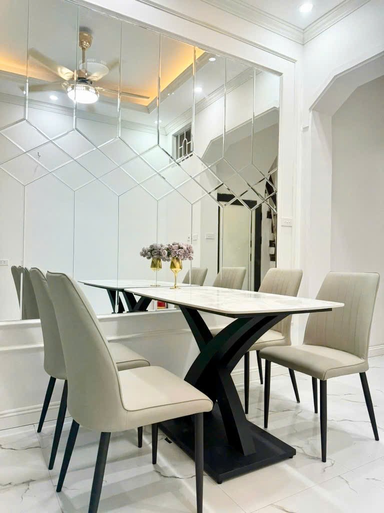 Nhà Phạm Văn Đồng – 32m² x 5 tầng – giá 8 tỷ – Gần Hoàng Quốc Việt 3