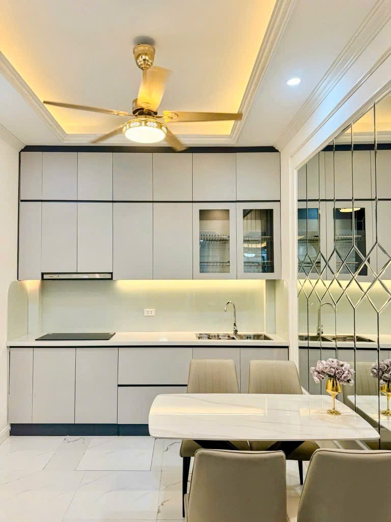 Nhà Phạm Văn Đồng – 32m² x 5 tầng – giá 8 tỷ – Gần Hoàng Quốc Việt 2