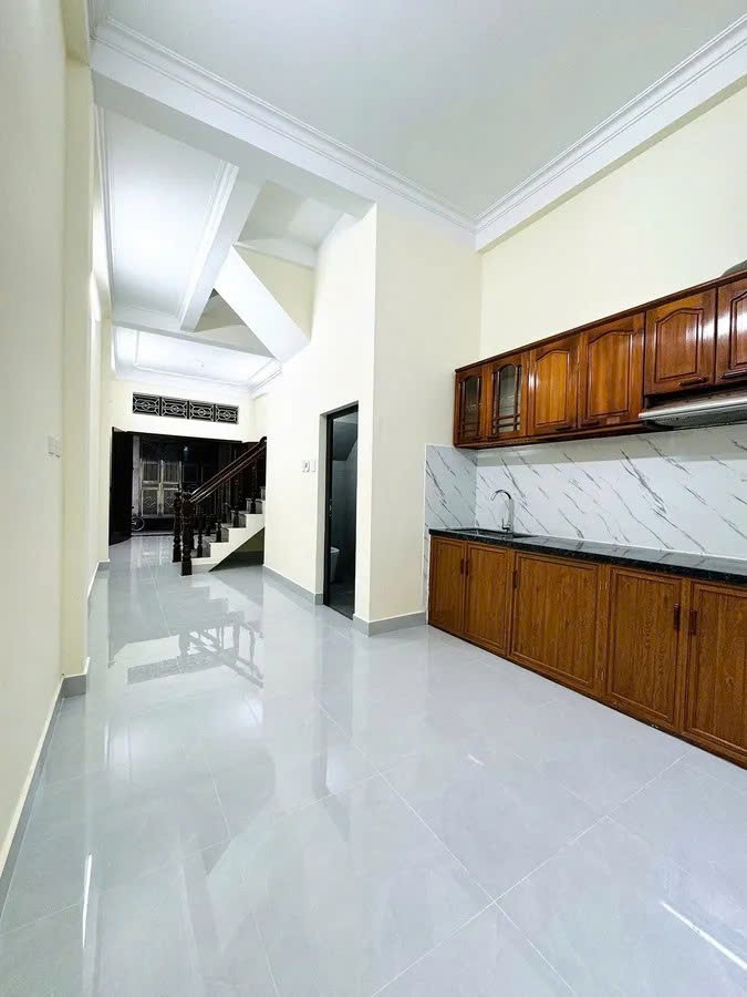 NGỌC THUY NHÀ 4 TẦNG KINH DOANH Ô TÔ ĐỖ CỬA Ngọc Thụy 42 m2 X8.8 tỷ Long Biên. 2