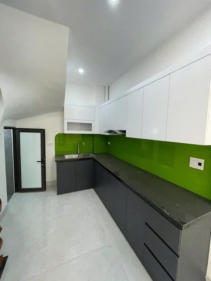 NHÀ MỚI KÍNH KOONG Ngọc Trì Thạch bàn 39m2 X 5 Tầng 6.15 tỷ Long Biên. 3